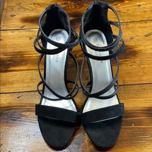 Women’s 12W new without tags black strappy heels